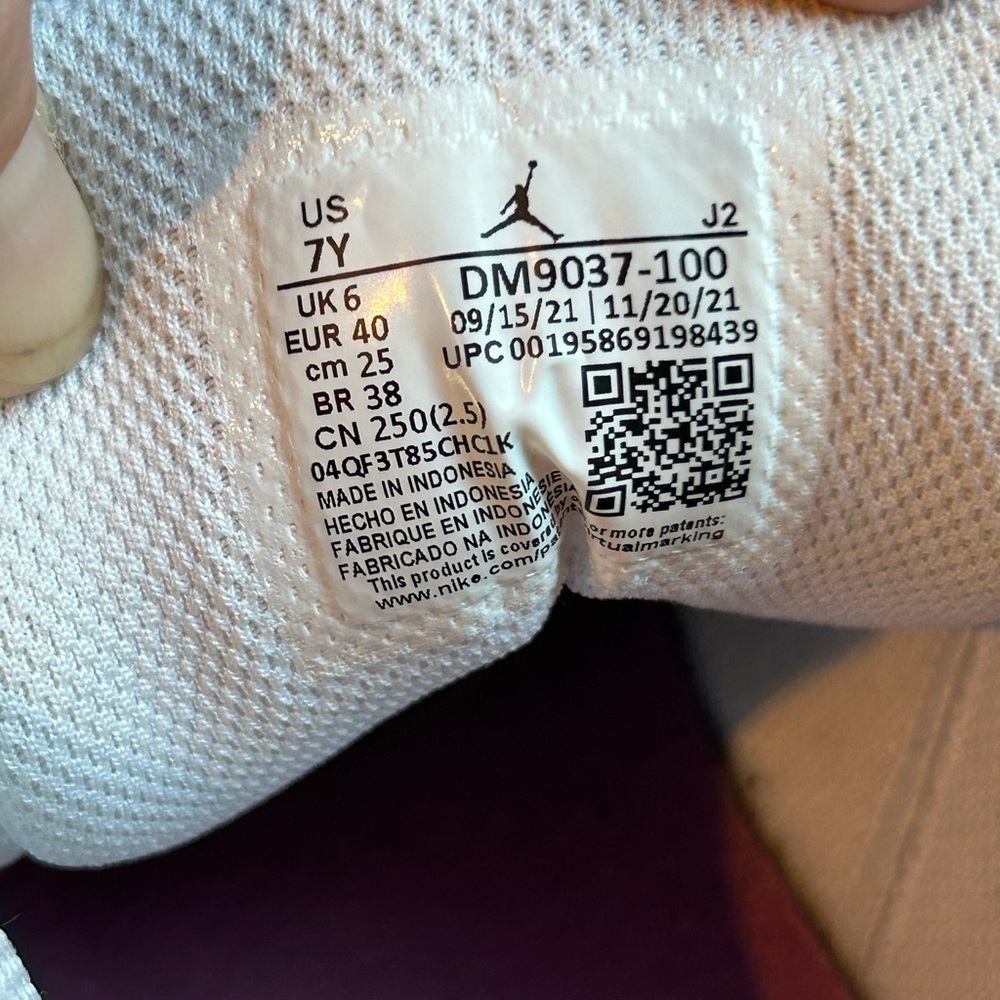 Nike Girls Jordan 1 Low Bordeaux Knit Youth Running Shoes - Picture 7 of 16